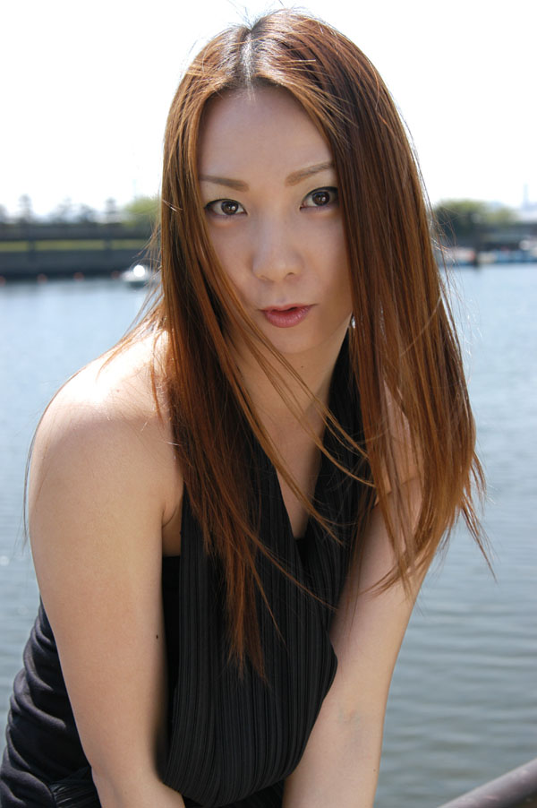 hitomi_s33_004.jpg